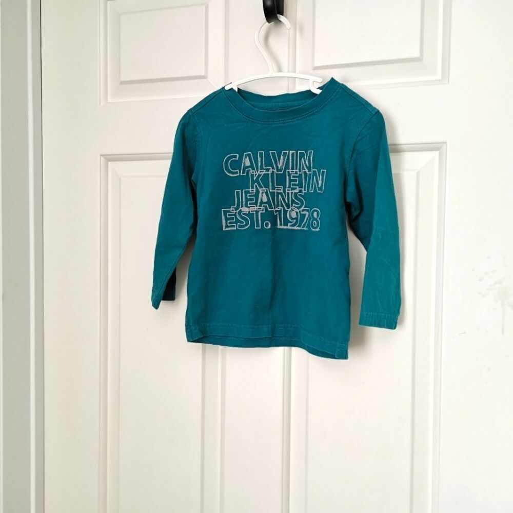 3/$20 Calvin Klein boys long sleeve shirt size 2T